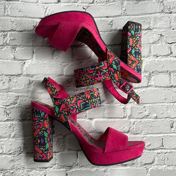 ROCKET DOG | Enhance Your Prance Heels in Bold Southwest - Picture 2 of 14